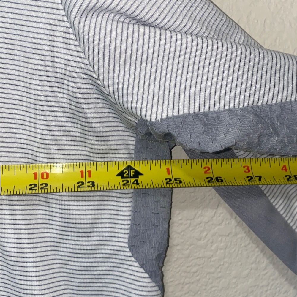 🪿Callaway Men's 1/4 Zip golf pullover in a light grey and white striped pattern! - Picture 7 of 9